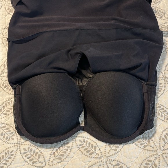 Athleta v-neck built-in bra - Picture 3 of 6